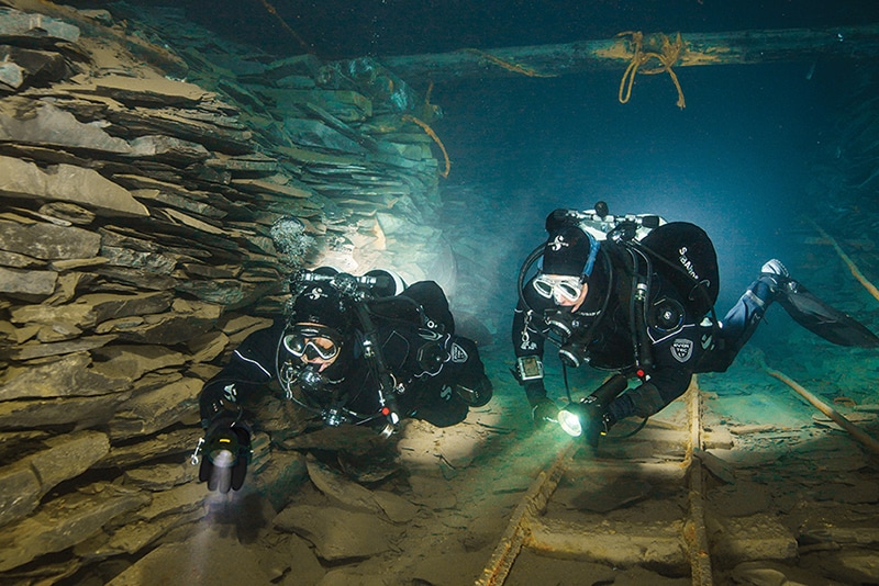 What Precautions Do Cave Divers Take?